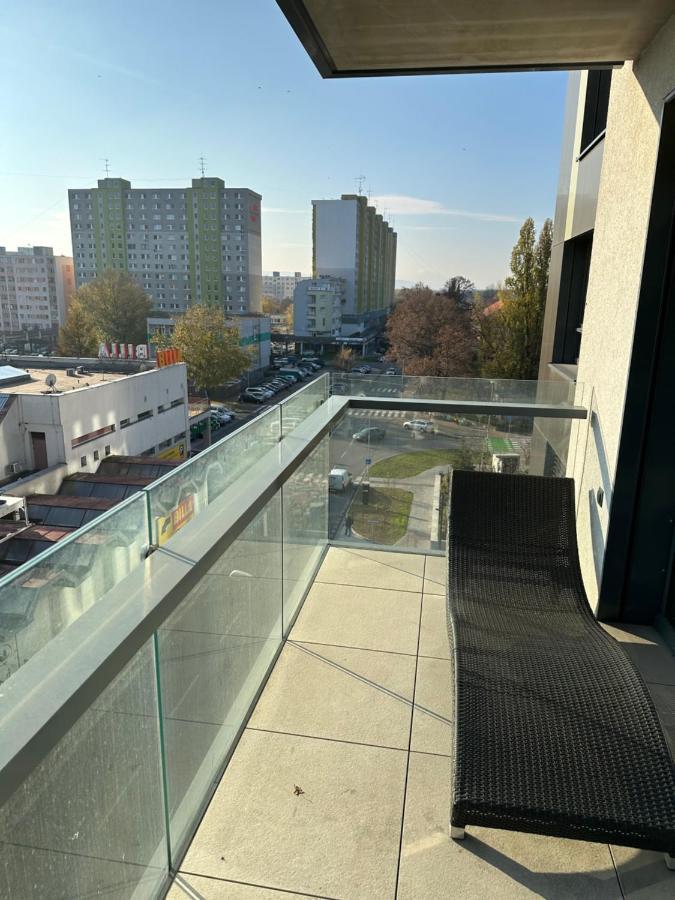 Ein Park Apartment With Free Parking Братислава Екстер'єр фото