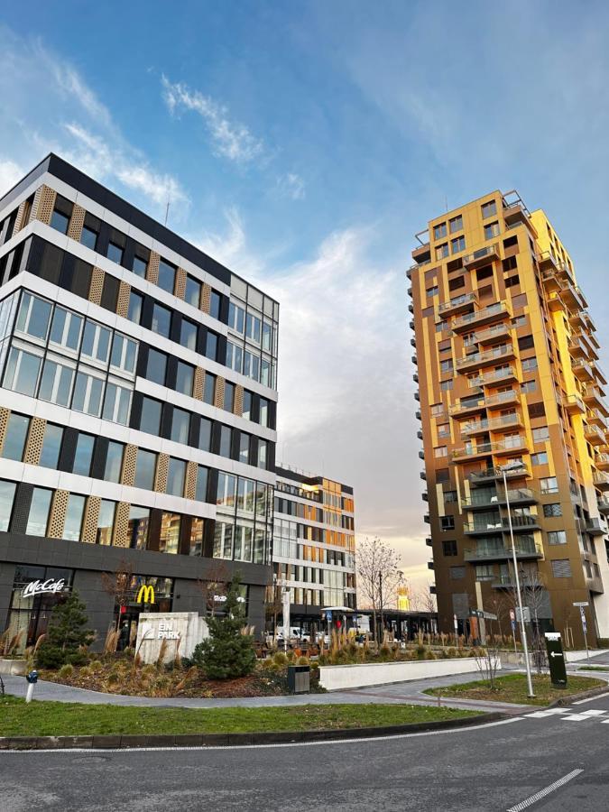 Ein Park Apartment With Free Parking Братислава Екстер'єр фото