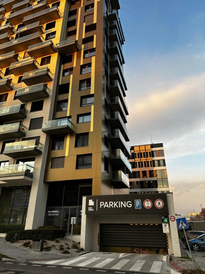 Ein Park Apartment With Free Parking Братислава Екстер'єр фото