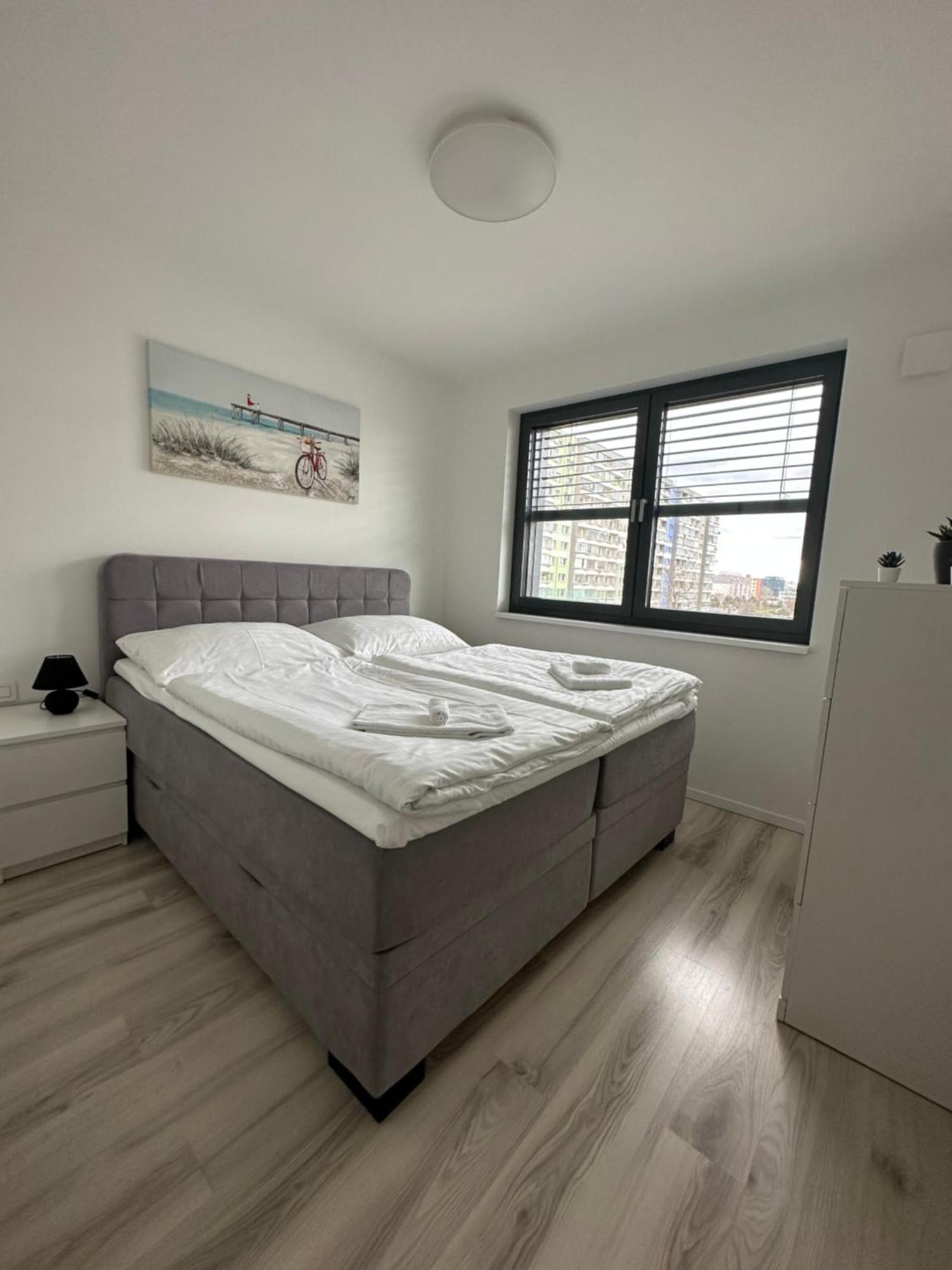 Ein Park Apartment With Free Parking Братислава Екстер'єр фото