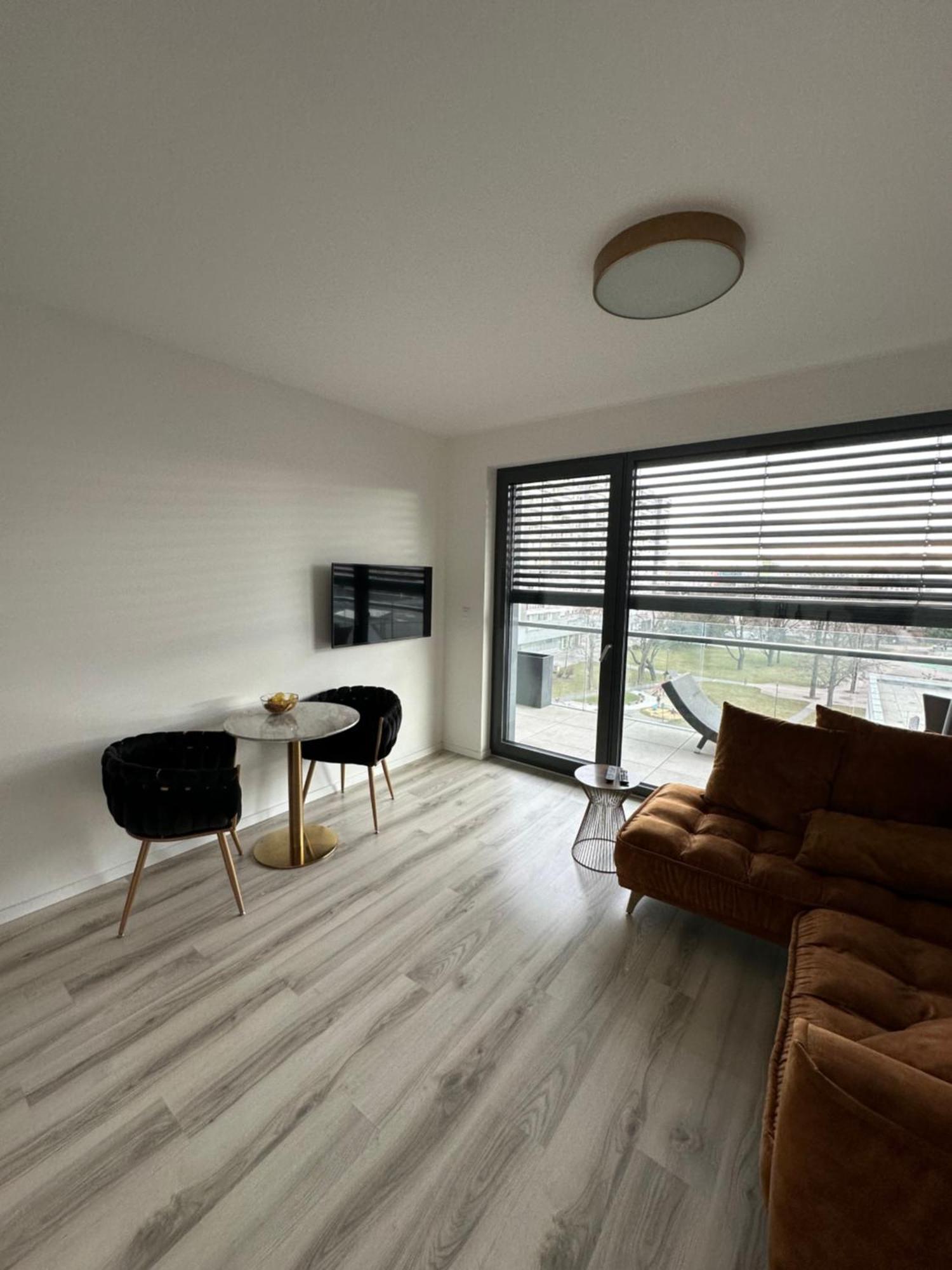 Ein Park Apartment With Free Parking Братислава Екстер'єр фото